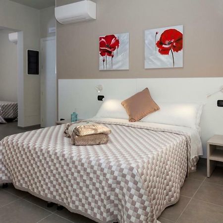 Отель Riviera Hub Cisano sul Neva Экстерьер фото