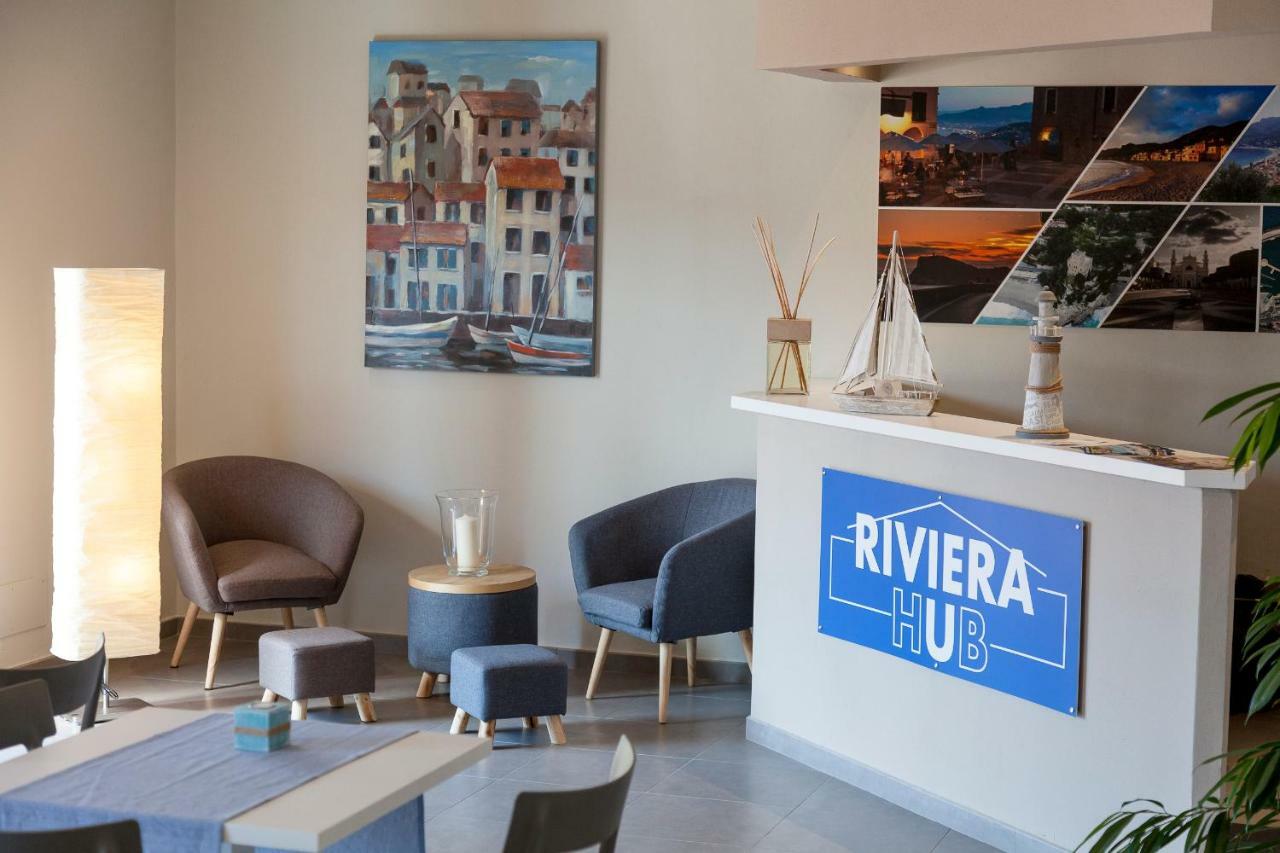 Отель Riviera Hub Cisano sul Neva Экстерьер фото